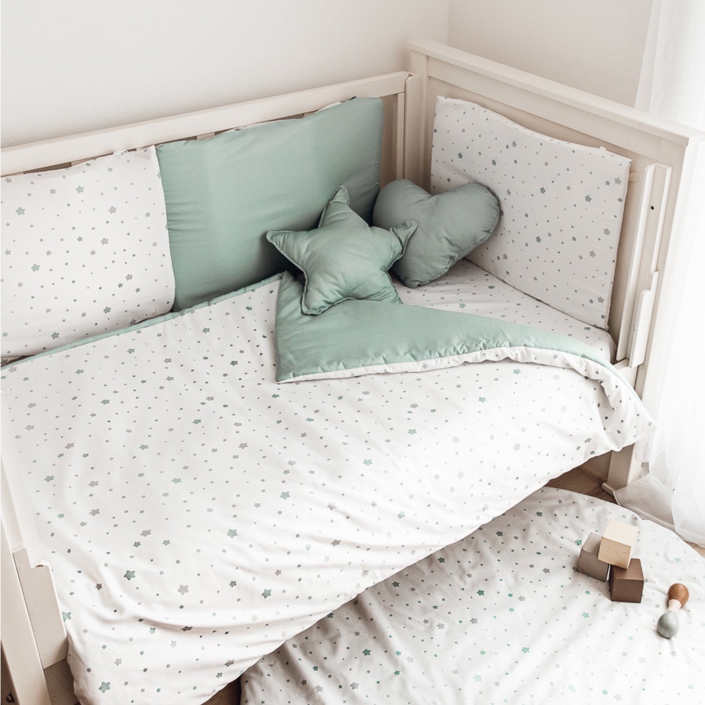 Chichonera protector de cuna Reversible Con Relleno Estrella Menta